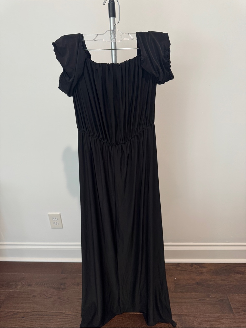 Black Off-Shoulder Athletic Maxi Dress with Elastic Waist